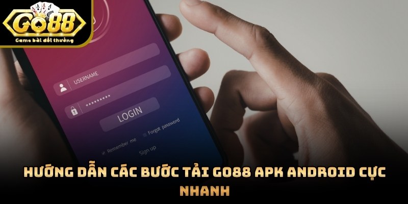 Người chơi thực hiện quét mã QR để tải ứng dụng nhanh chóng